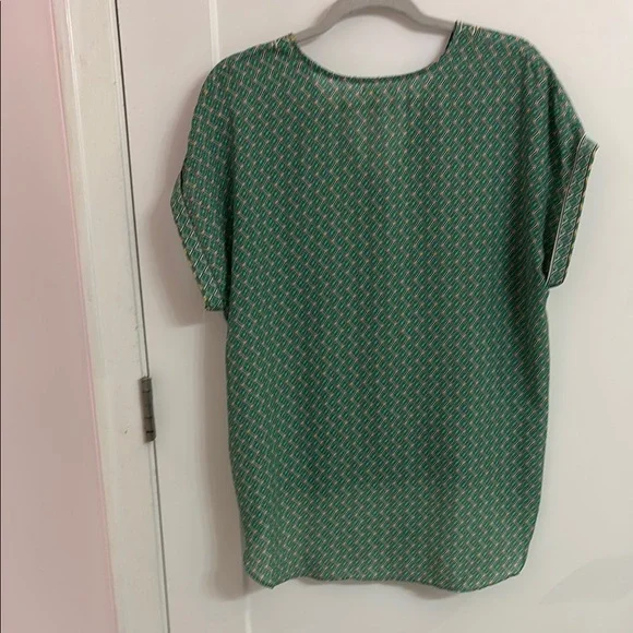 High-Low Patterned Top - Picture 3 of 4